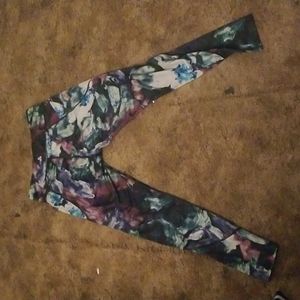 Abstract art leggings brand unknown size medium to small